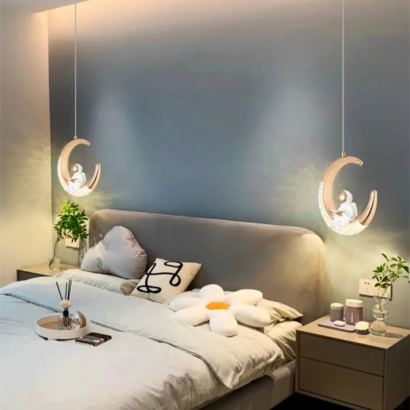 Chambre d'enfant lustre de chevet moderne minimaliste lumière de luxe dessin animé garçon fille chambre lune lampe astronaute petit lustre - vue 3 sur 8