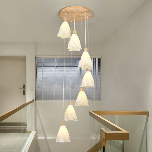 lustre long en bois massif style nordique pour villa - vue 3 sur 11