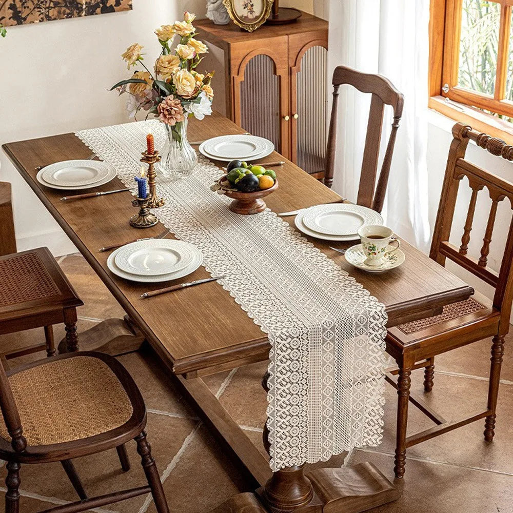 Chemin de table dentelle ajourée style vintage romantique - vue 3 sur 7
