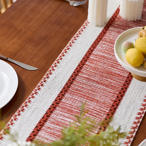 Chemin de table bohème rayures rouge beige pompons - vue 6 sur 7
