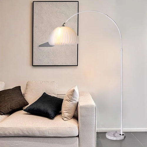 lampadaire en acrylique design pour décoration intérieure élégante - vue 3 sur 17