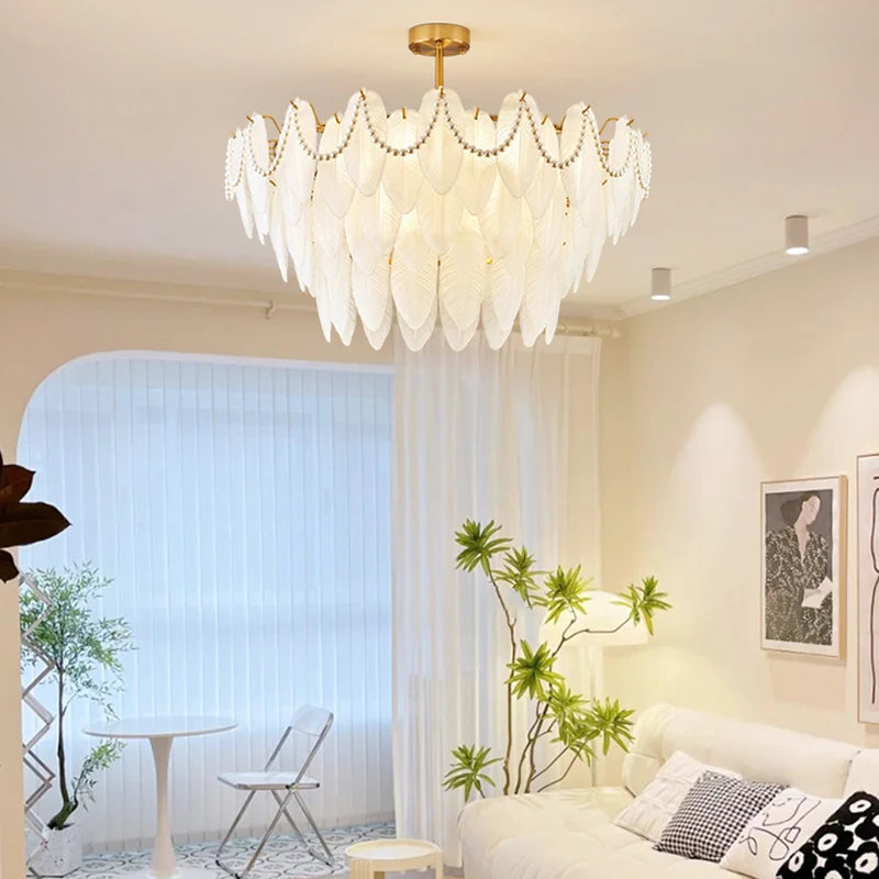 lustre rétro en plumes pour une ambiance romantique et luxueuse - vue 4 sur 11