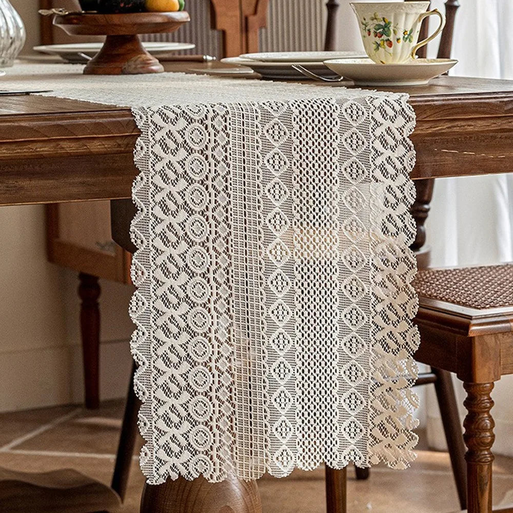 Chemin de table dentelle ajourée style vintage romantique - vue 6 sur 7