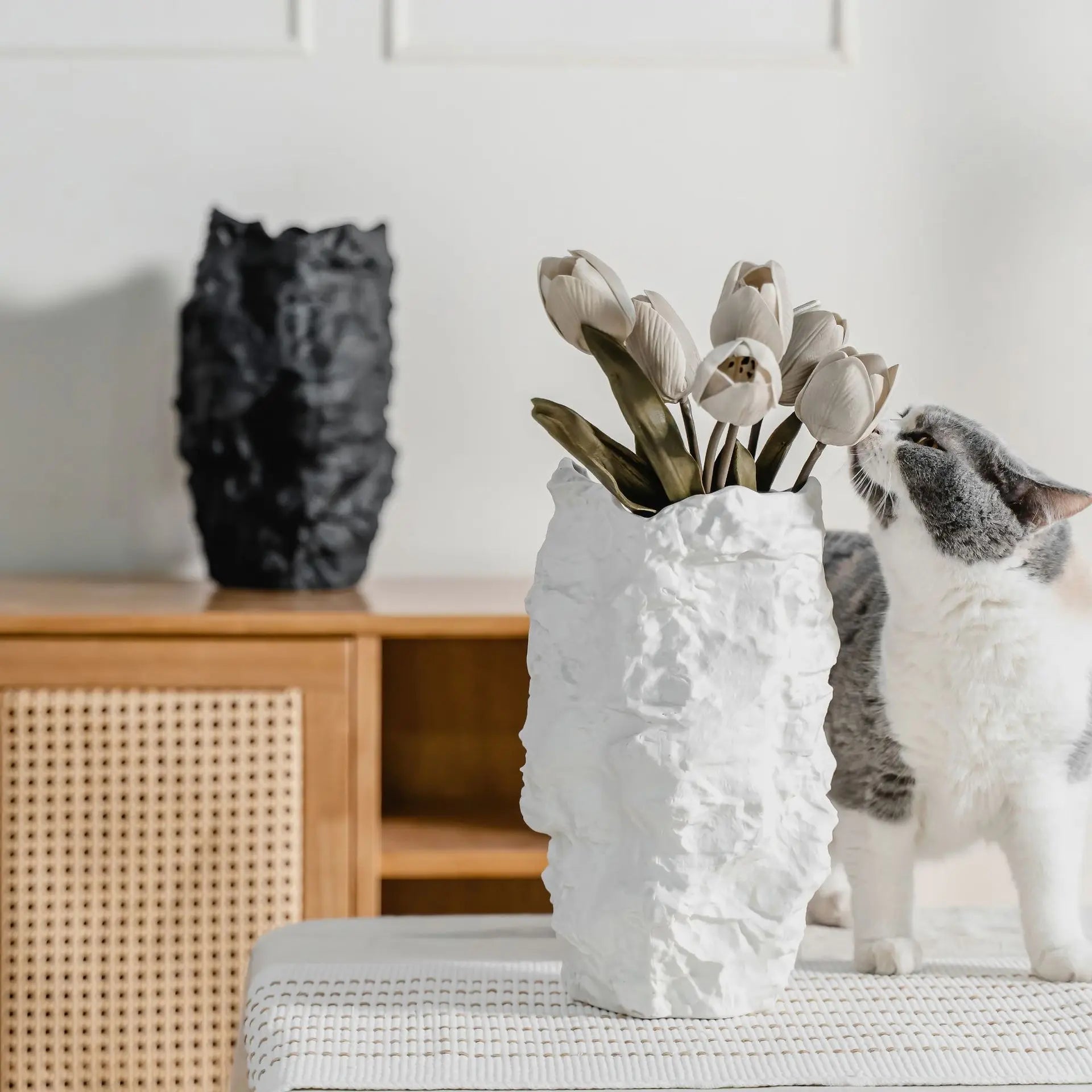 vase en céramique artisanale pour fleurs décoratives et arrangements - vue 3 sur 8