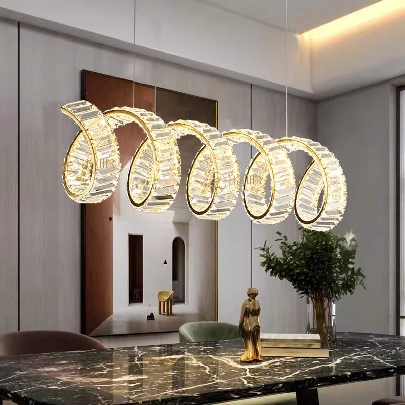 Lustre led spirale dorée au design moderne - vue 4 sur 7