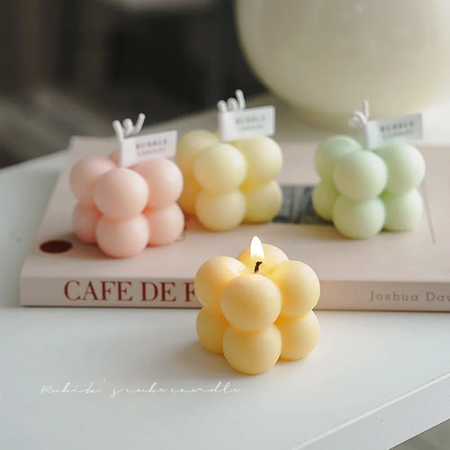 petite bougie cube parfumée en cire de soja fait main - vue 2 sur 17