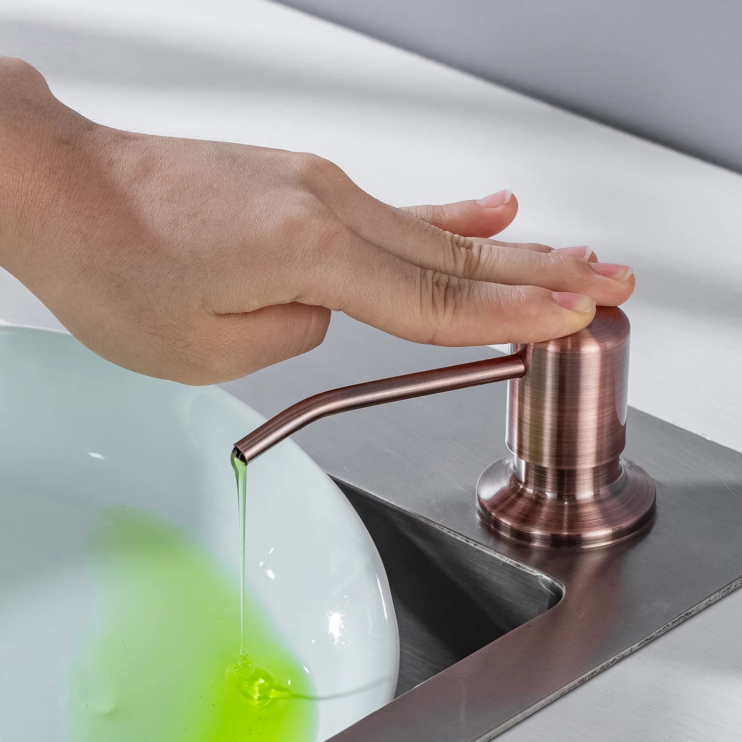 distributeur de savon en acier inoxydable et bronze pour cuisine - vue 3 sur 10