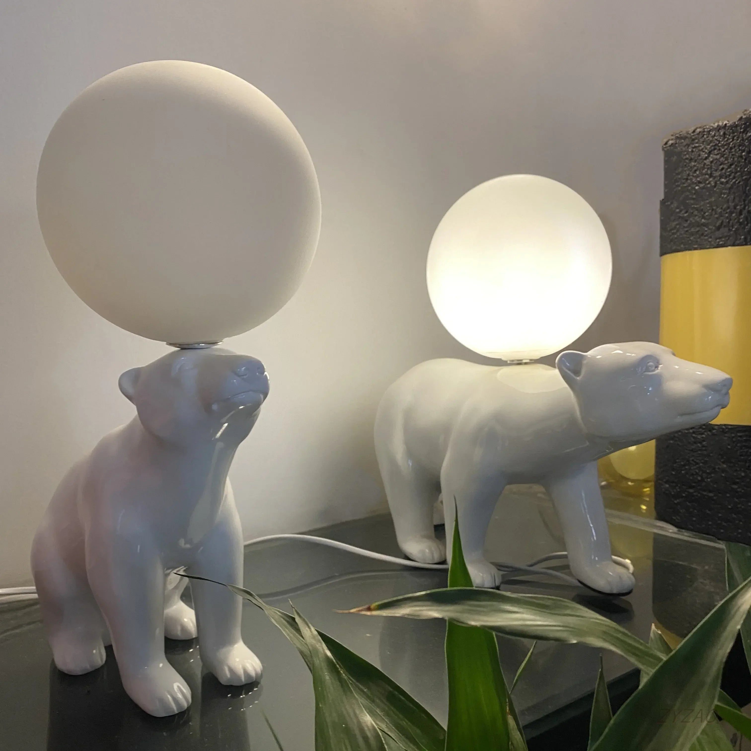Nordic Design Resin Bear Table Lamp Led Desk Light with Glass Ball for Bedroom - vue 4 sur 8