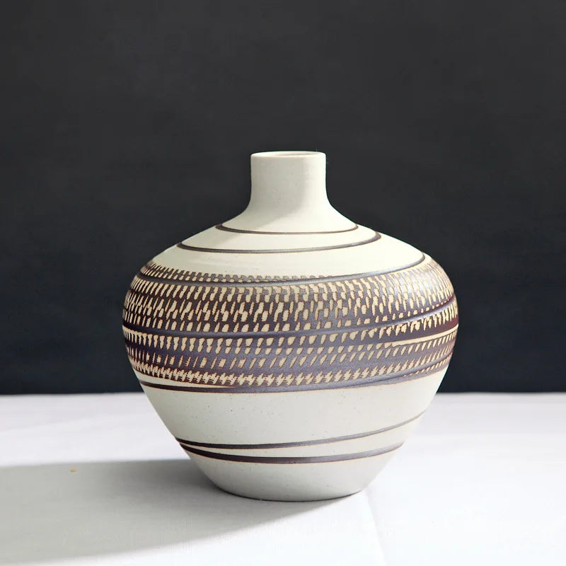 vase en céramique fait main pour décoration intérieure et arrangements floraux - vue 4 sur 9