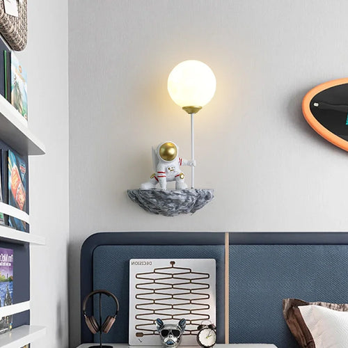applique murale dessin animé astronaute lampe led pour enfants - vue 3 sur 13