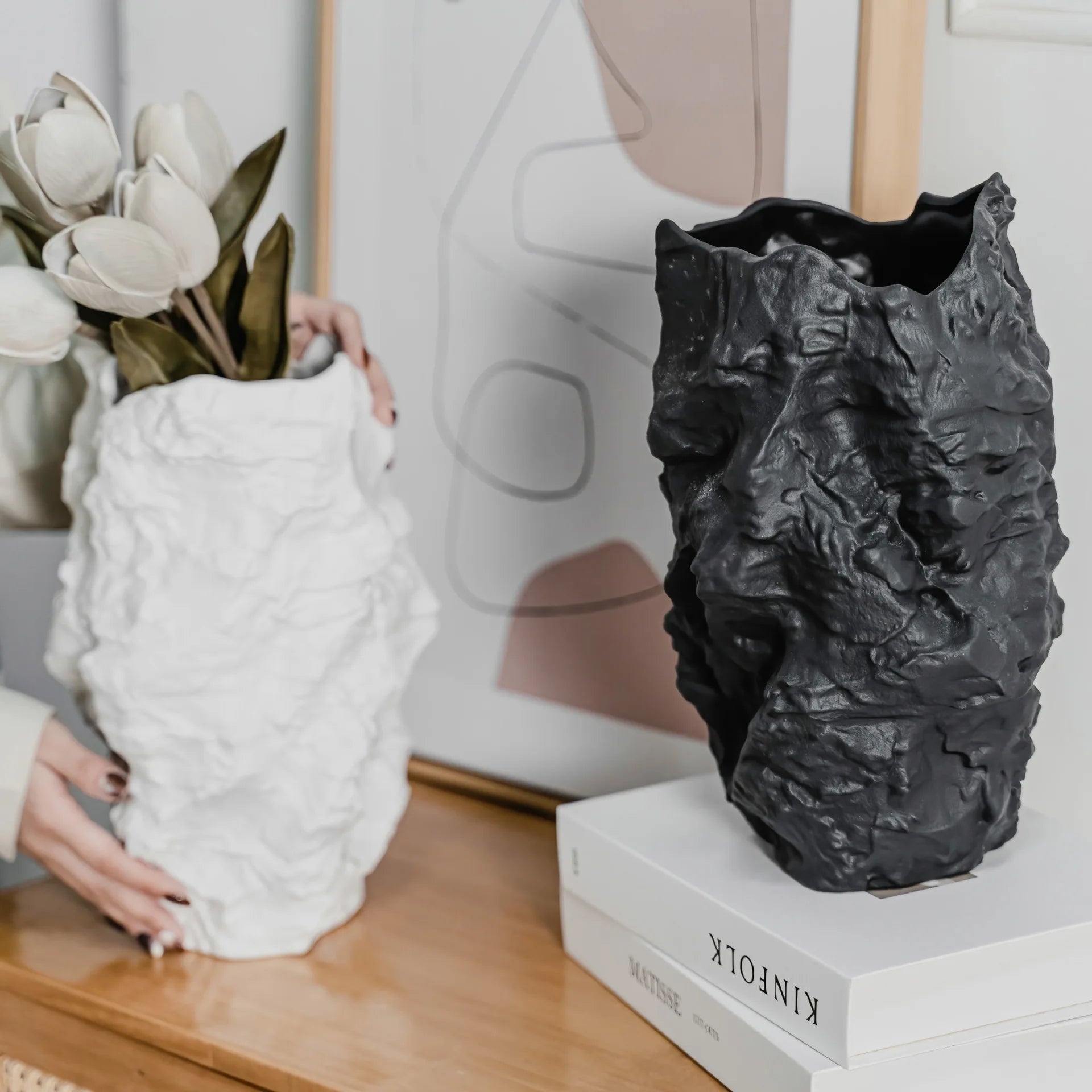 vase en céramique artisanale pour fleurs décoratives et arrangements - vue 2 sur 8