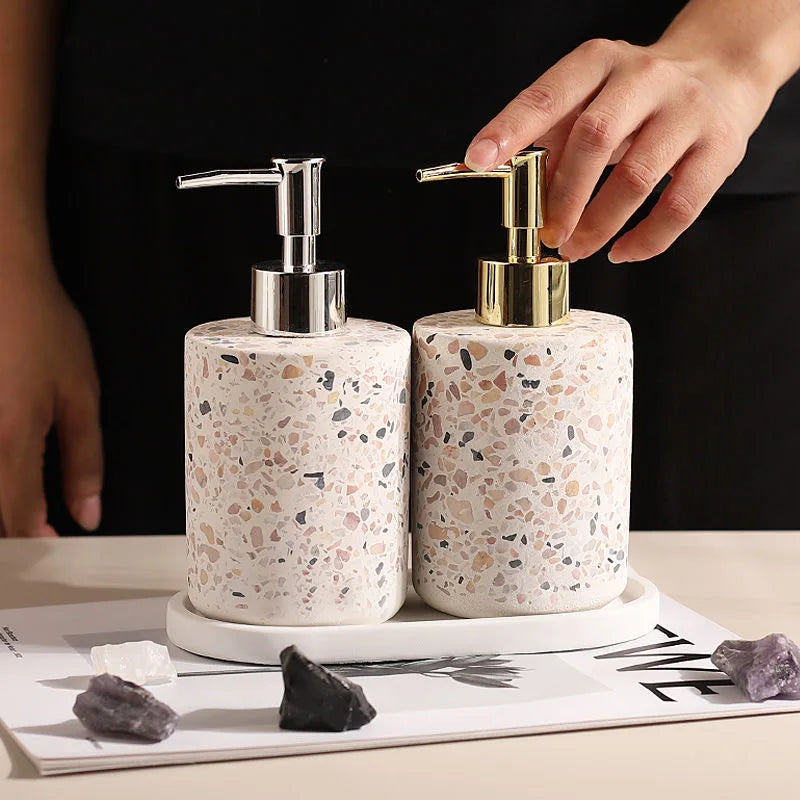 bouteille de lotion en terrazzo pour gel douche et savon - vue 3 sur 7