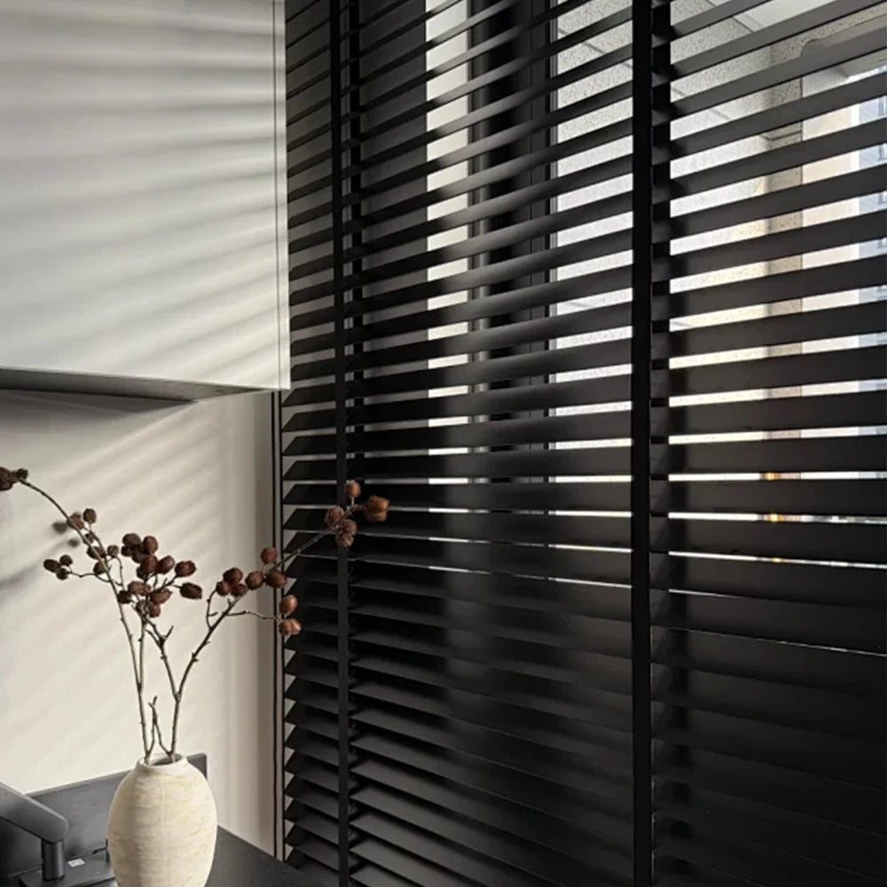 Store vénitien bois véritable anti uv sur mesure - vue 5 sur 9