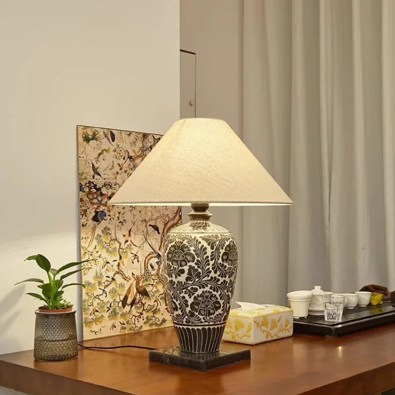 lampe de bureau rétro chinoise en céramique avec abat-jour en tissu - vue 3 sur 9