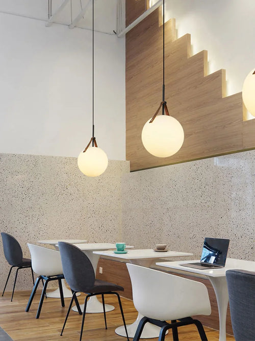 suspension boule de verre en cuir de luxe moderne - vue 5 sur 7
