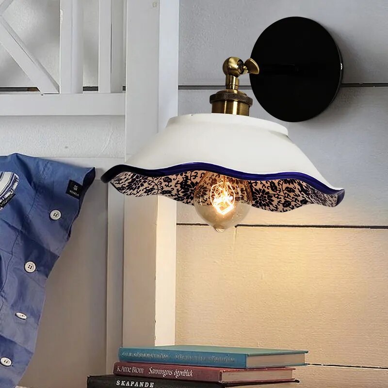 Applique murale moderne en porcelaine bleue et blanche - vue 5 sur 9