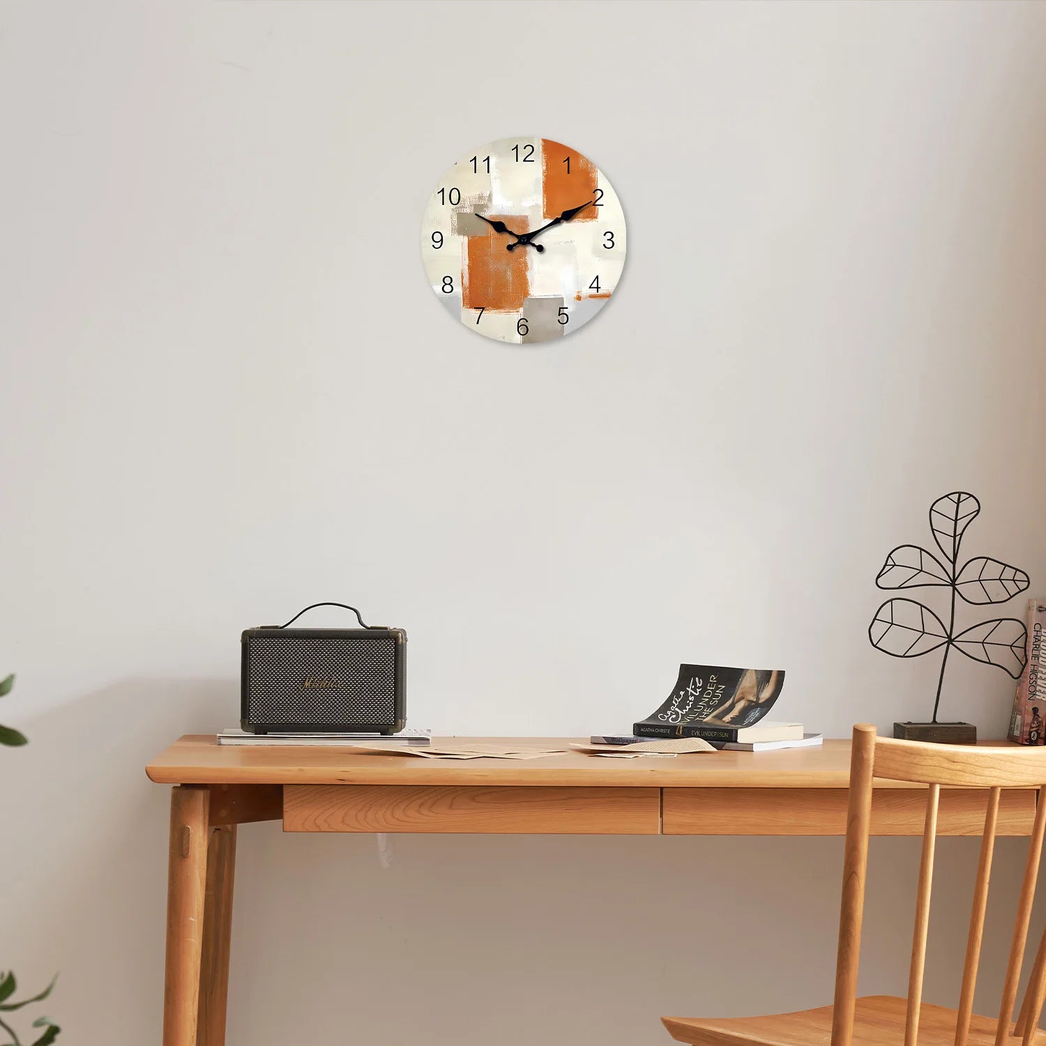 horloge murale moderne en bois motif abstrait silencieuse décorative - vue 6 sur 7