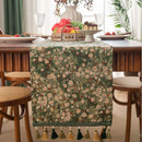 Chemin de table jacquard vert motif floral pompons