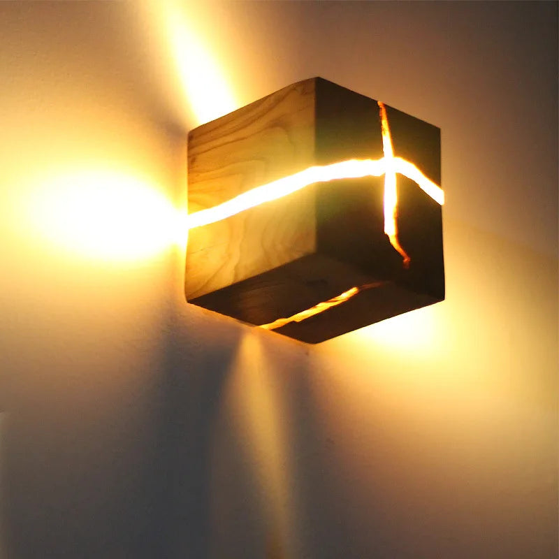 applique murale led en bois massif et résine faite à la main - vue 4 sur 9