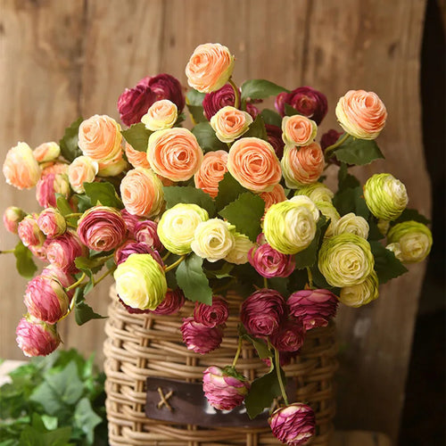 fleurs artificielles en soie roses et renoncules pour décoration de mariage - vue 5 sur 13