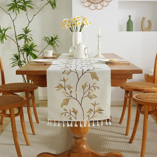 Chemin de table brodé plantes bohème pompons coton