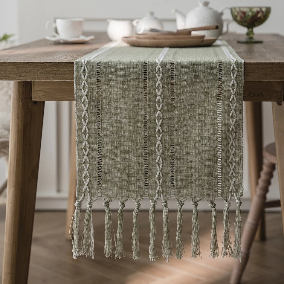 Chemin de table bohème coton lin pompons tissés