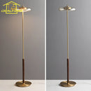 lampadaire design classique en laiton et noyer avec éclairage led