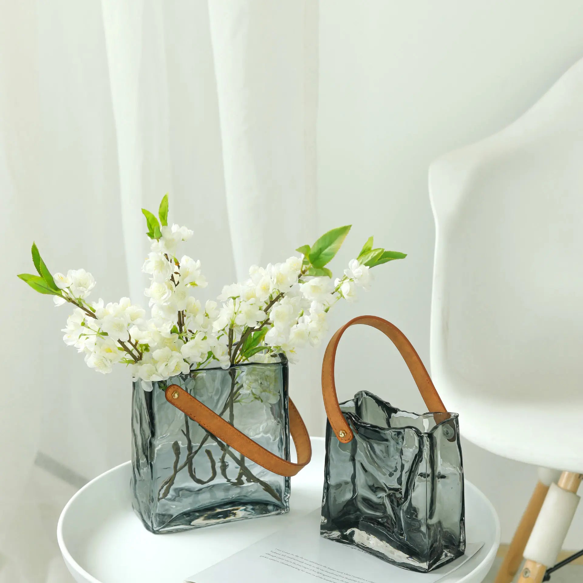 vase en verre transparent texture froissée pour fleurs et terrarium - vue 3 sur 13