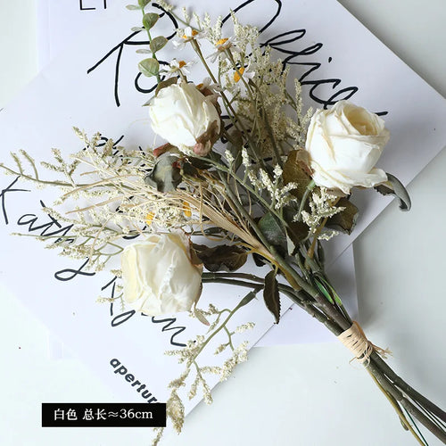 bouquet de roses séchées et pivoines pour décoration rétro automnale - vue 10 sur 13