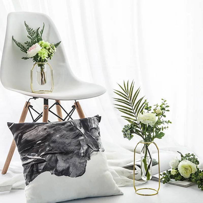 vase géométrique en métal forgé pour décoration moderne - vue 5 sur 8