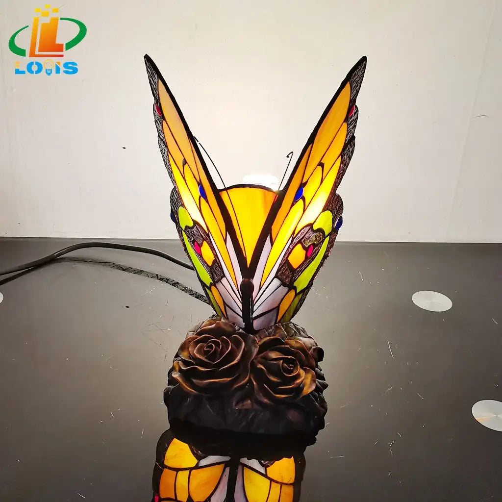 veilleuse papillon style tiffany pour enfant et décoration lumineuse - vue 3 sur 7