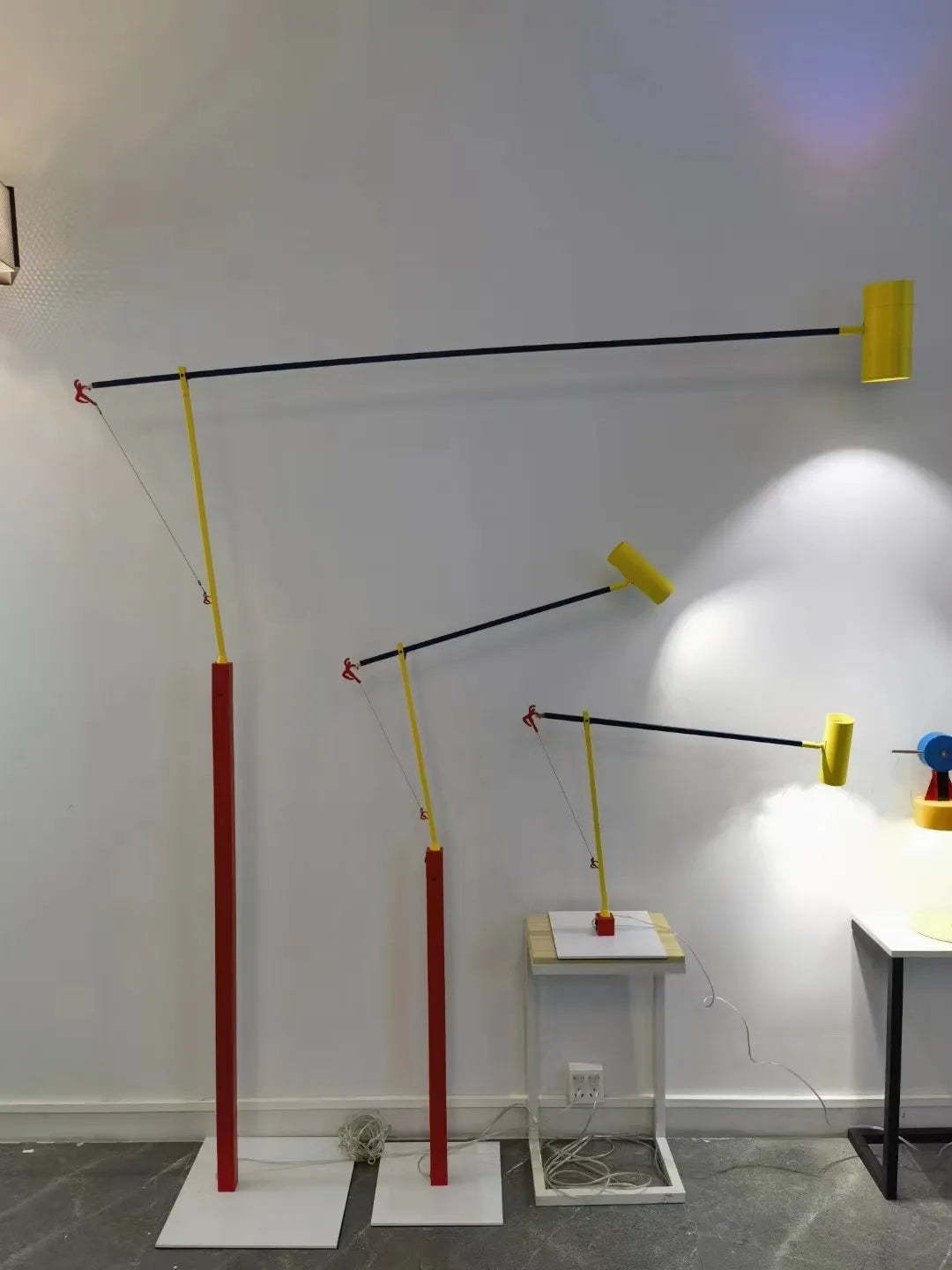Lampadaire ajustable coloré ludique - vue 6 sur 8