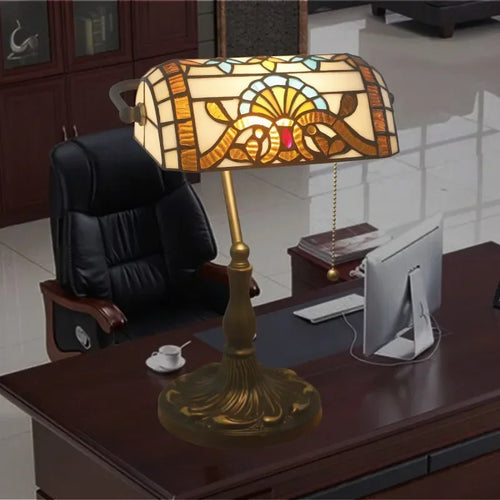 lampe à poser rétro nordique en verre teinté décor baroque méditerranéen - vue 4 sur 6