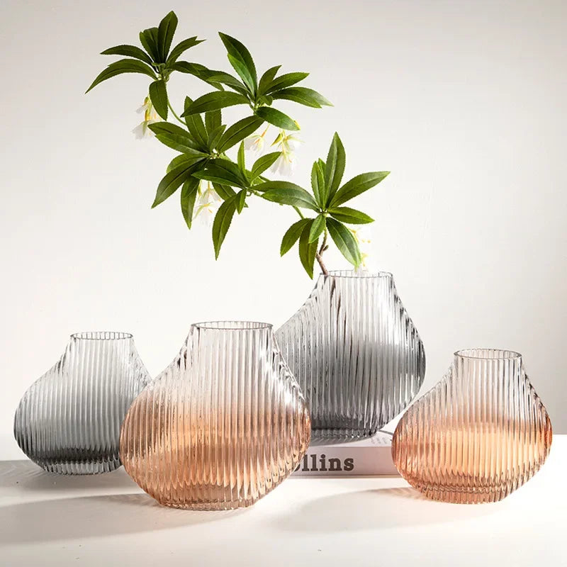 vase en verre soufflé à rayures pour décoration florale créative - vue 3 sur 8