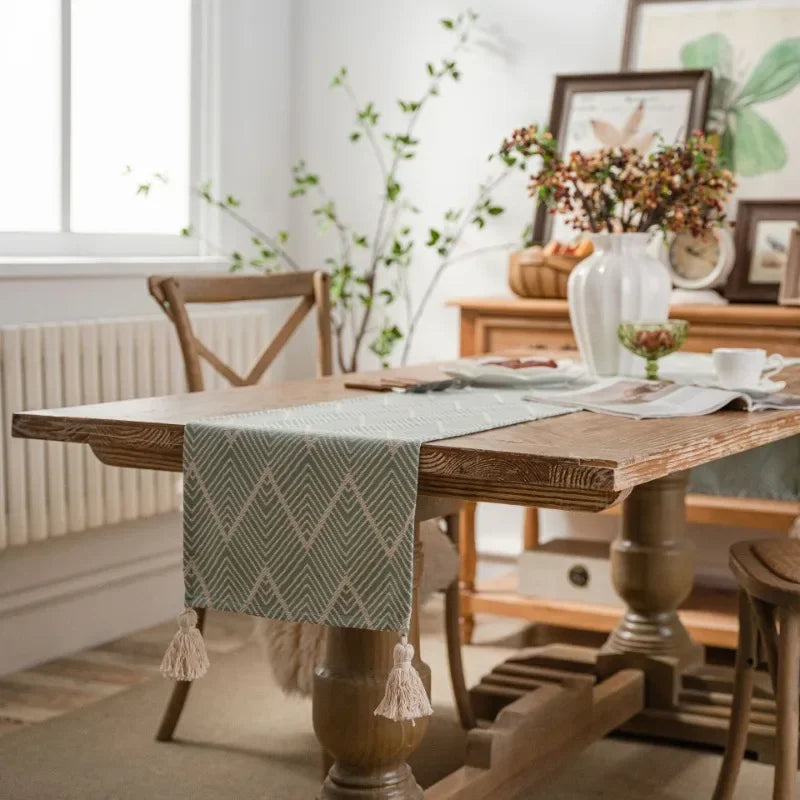 Chemin de table jacquard géométrique beige à pompons - vue 2 sur 6
