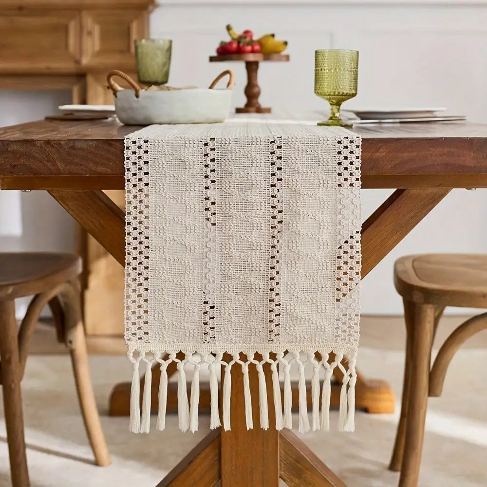 Chemin de table boheme beige a pompons decoratif - vue 2 sur 7