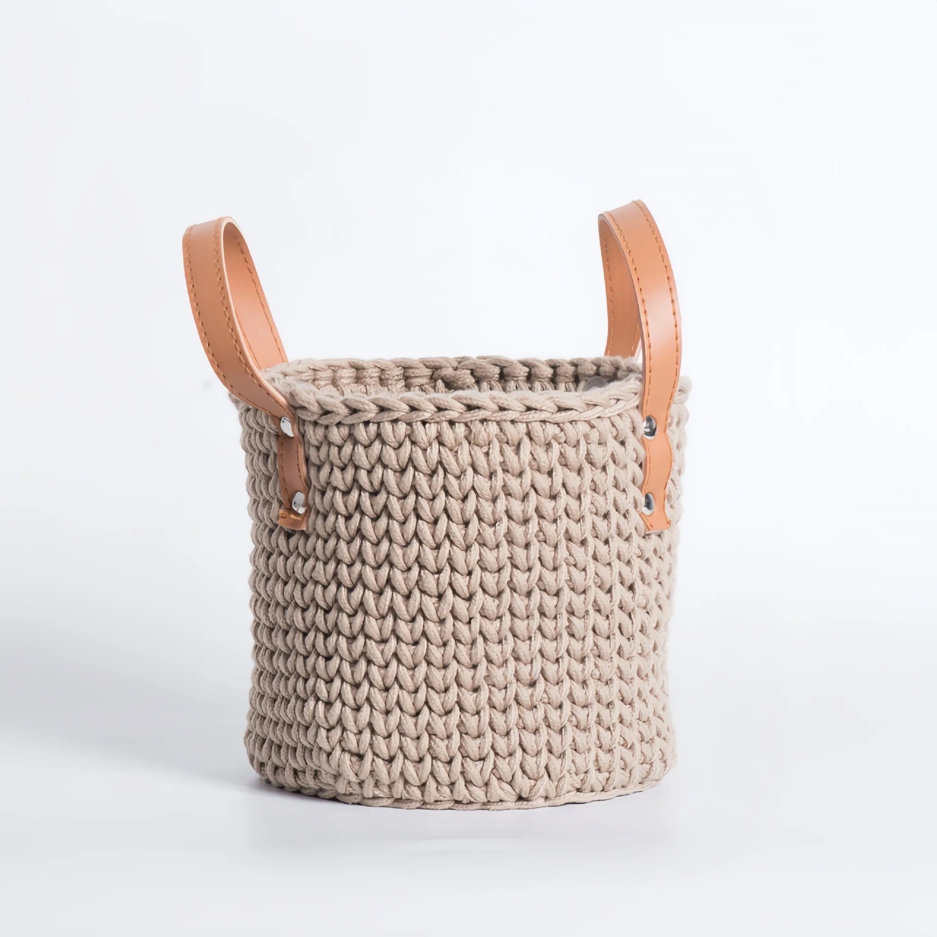 panier de rangement tricoté à la main en coton avec poignée en cuir - vue 8 sur 16