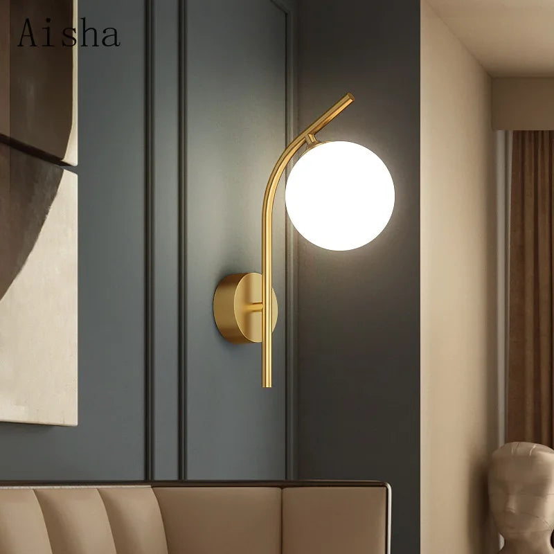 applique murale en cuivre avec boule de verre design élégant - vue 2 sur 7
