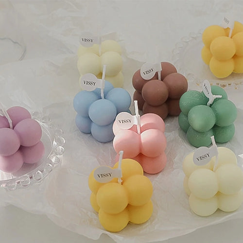 petite bougie parfumée en mini cube pour décorations festives - vue 5 sur 11