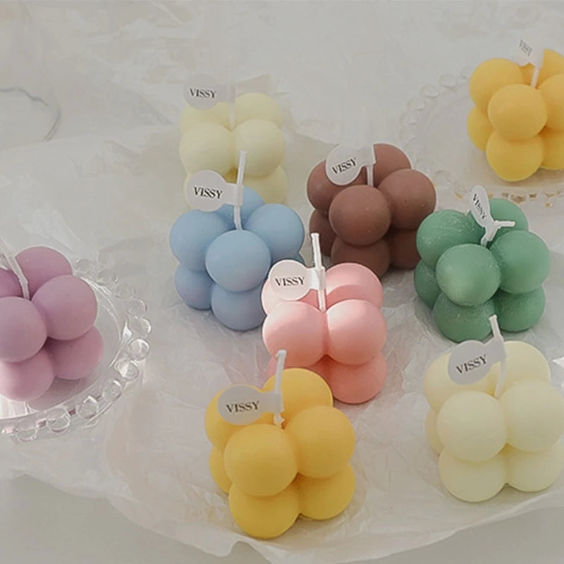 petite bougie parfumée en mini cube pour décorations festives - vue 5 sur 11