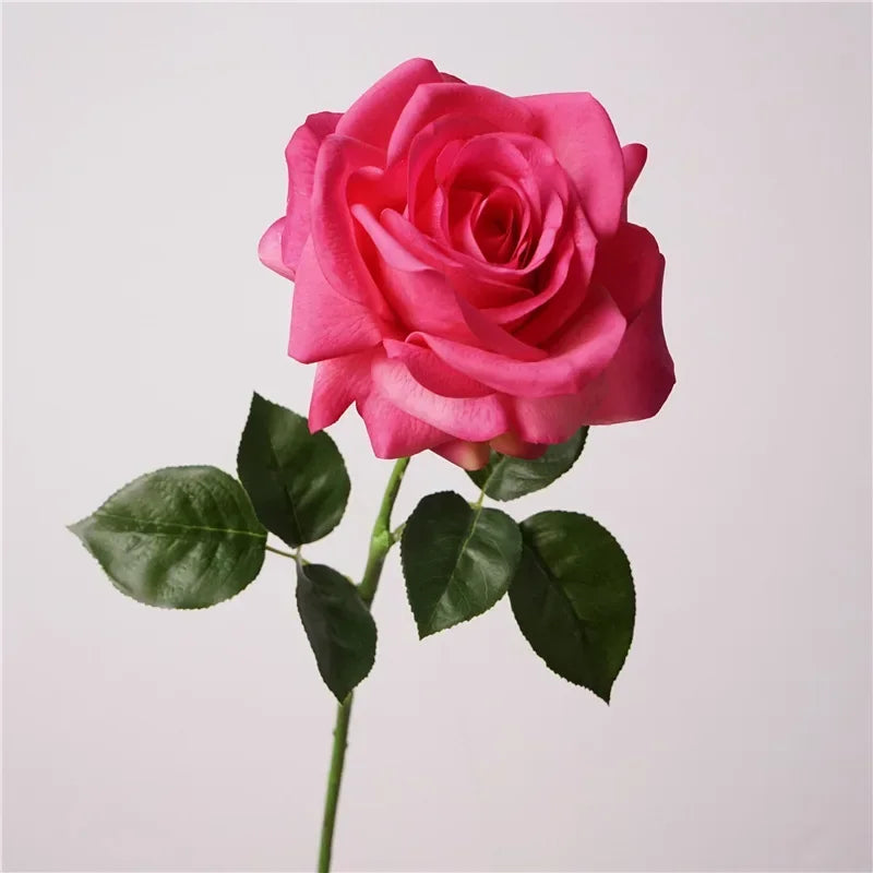 fleurs artificielles roses blanches pour mariage décoratif réaliste