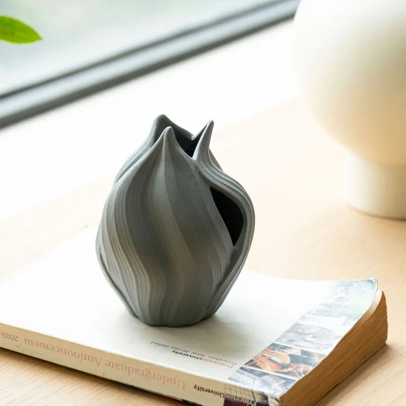 vase en céramique nordique pour décoration et arrangements floraux - vue 4 sur 8