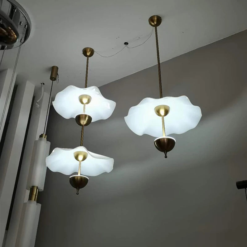 suspension feuille de lotus en métal doré art déco - vue 4 sur 10