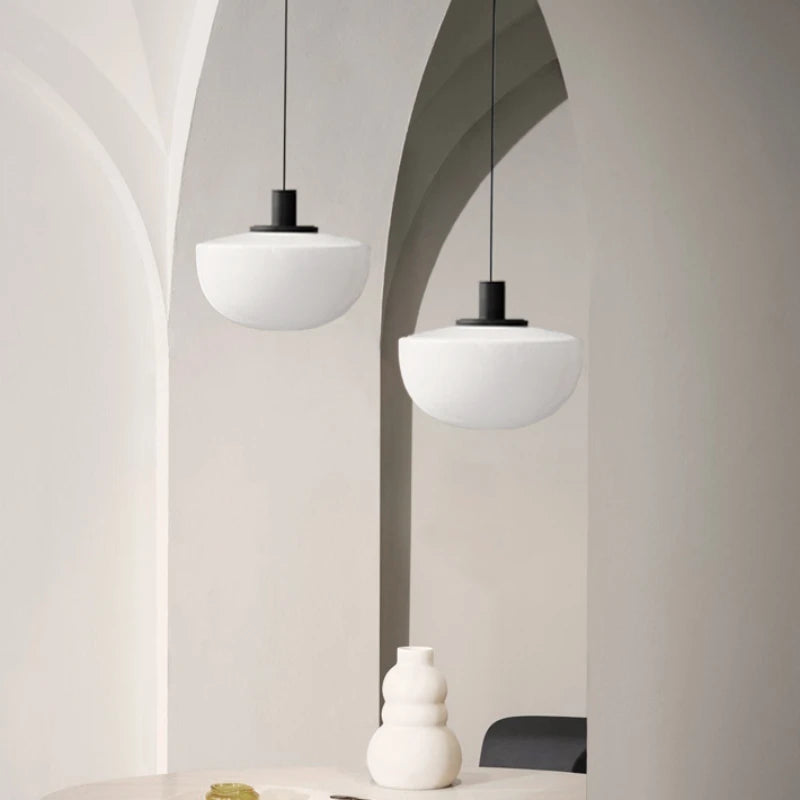 lampe minimaliste suspendue en verre adaptée pour étude et chevet - vue 4 sur 12