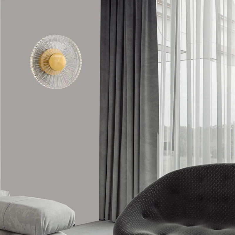 applique murale led design en acrylique et laiton doré pour intérieur - vue 3 sur 7