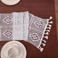 Chemin de table dentelle crochet bohème pompons coton