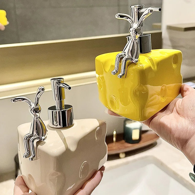 distributeur de savon créatif en céramique pour salle de bain - vue 1 sur 5