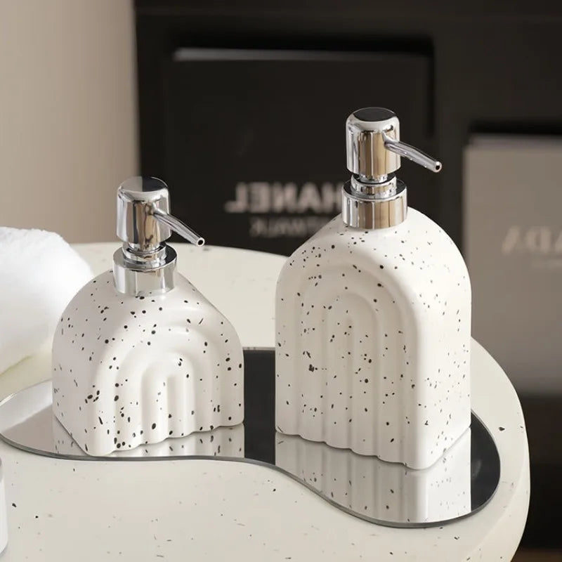 distributeur de savon en céramique portable pour shampoing et eau - vue 1 sur 21