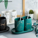 ensemble de tasse en céramique et support de brosse à dents