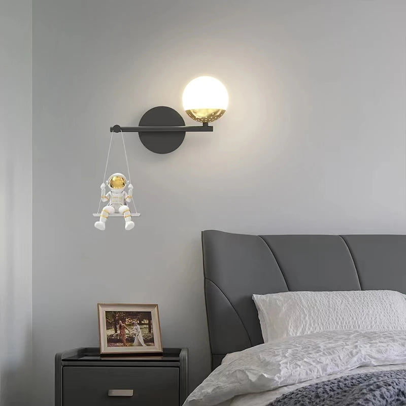 applique murale astronaute et lune pour chambre enfant - vue 3 sur 15
